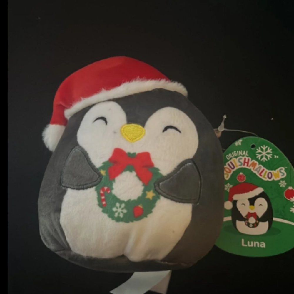 Squishmallow Luna the Penguin Santa hat and wreath 5” Christmas with tag -marked